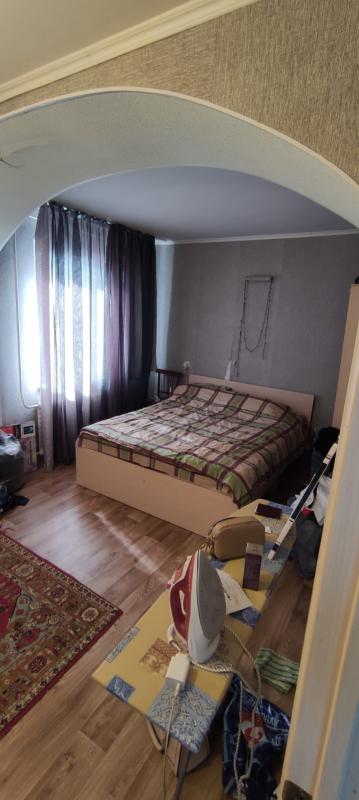 Мебель имеется для проживания,сплит система, техника,магазины рядом с домом, остановка тоже, школа,с - Новотроицк