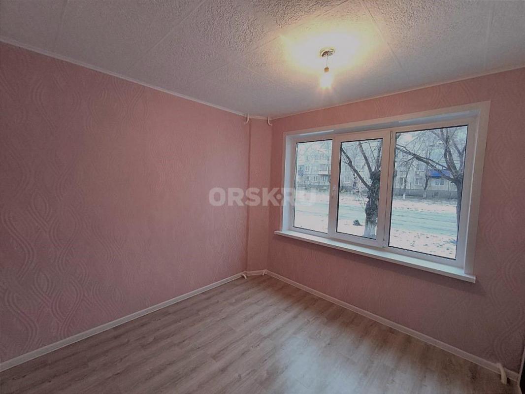 Предлагается к приобретению уютная двухкомнатная квартира общей площадью 40 квадратных метров, распо - Орск