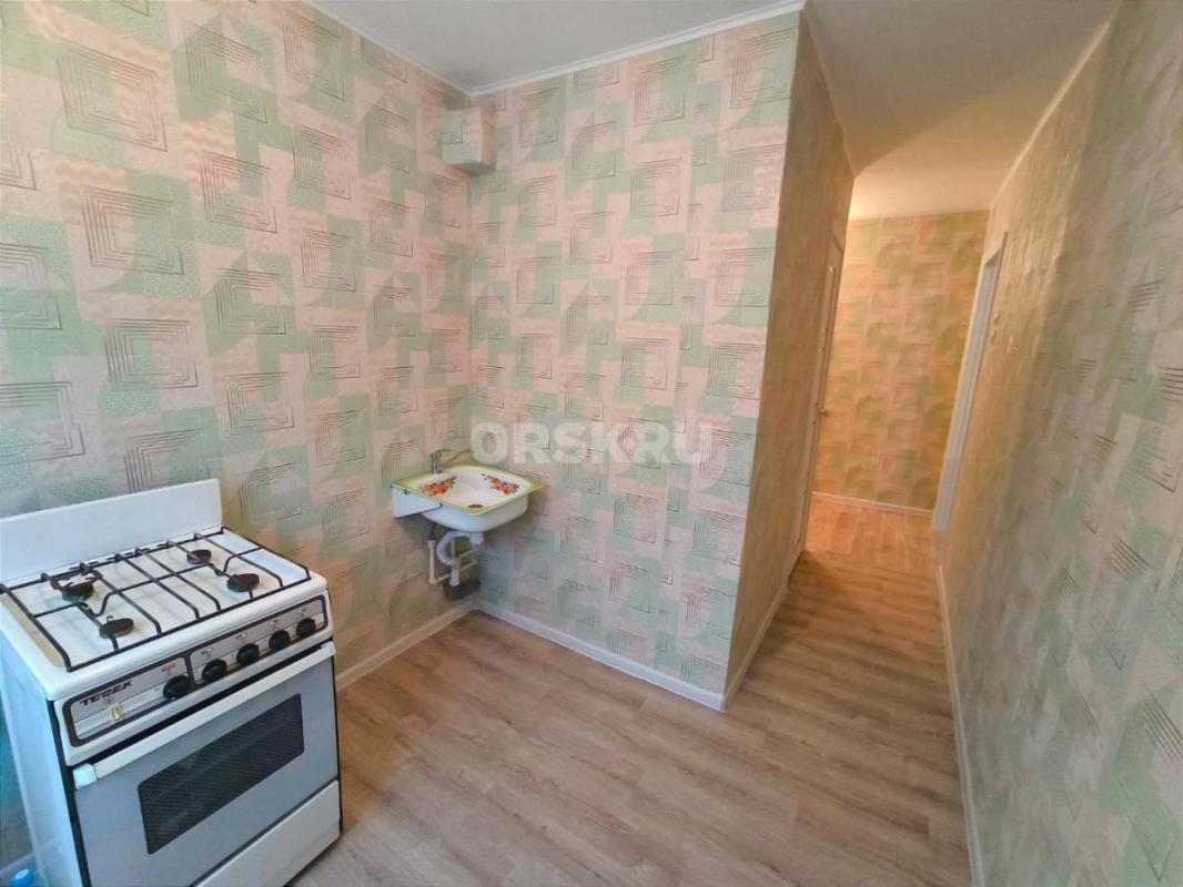 Предлагается к приобретению уютная двухкомнатная квартира общей площадью 40 квадратных метров, распо - Орск