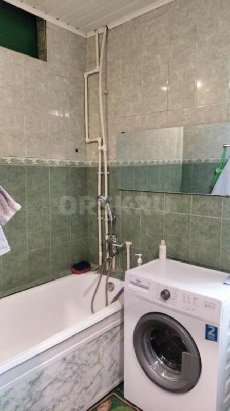 Продается просторная двухкомнатная квартира в  городе Новотроицк ( ул. - Новотроицк