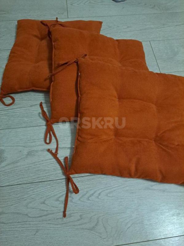 Продам подушки на стулья в отличном состоянии(новые практически),размером 40х40 см. - Орск