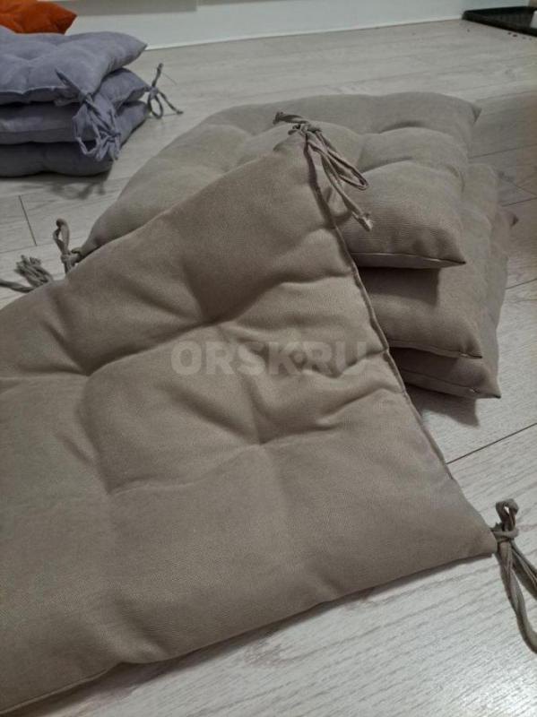 Продам подушки на стулья в отличном состоянии(новые практически),размером 40х40 см. - Орск