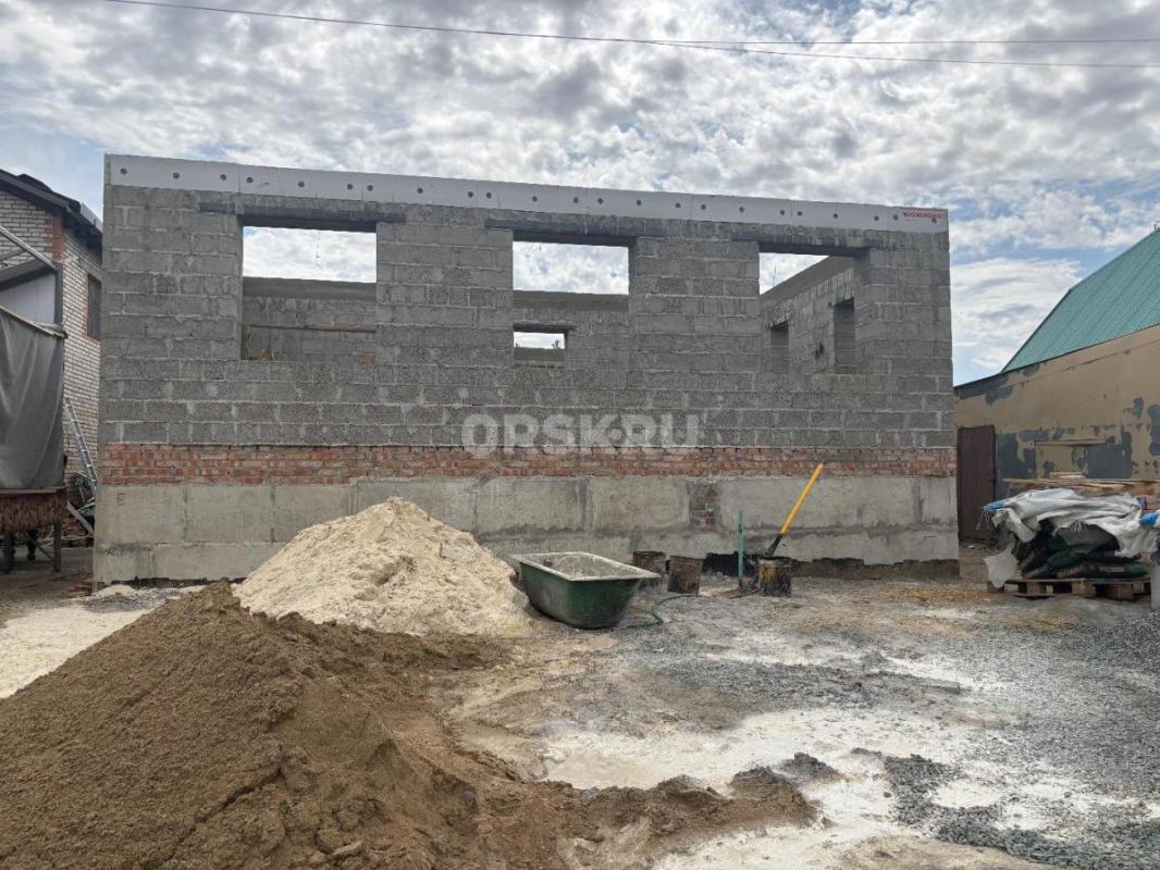 БРИГАДА СТРОИТЕЛЕЙ БЕЗ ВРЕДНЫХ ПРИВЫЧЕК . - Орск