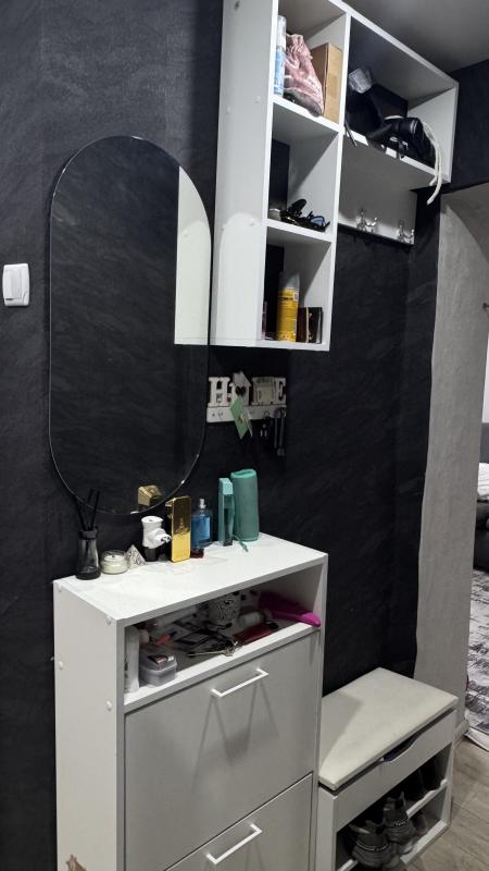 Продается уютная двухкомнатная квартира с косметическим ремонтом в кирпичном доме. - Гай