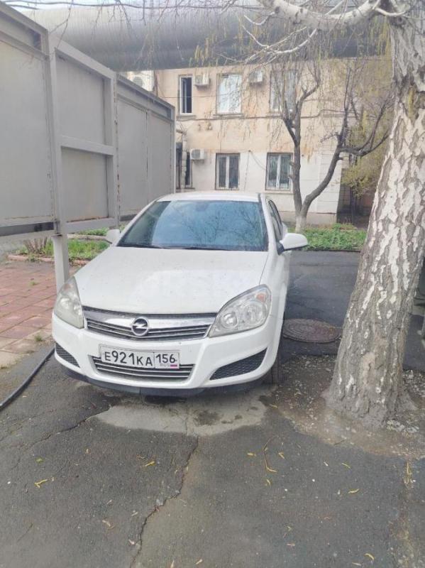 Продам Опель астра 2011 года чистый немец оцинкованный кузов хорошая комплектация климот контроль да - Орск