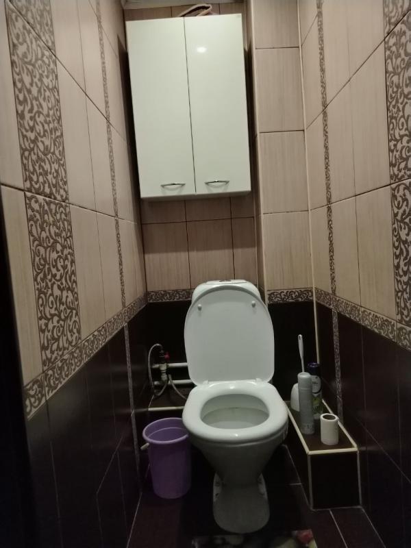 Сдаётся тёплая квартира с балконом, кухня=7,3 кв. - Орск