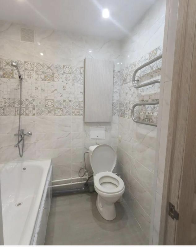 Продается 1-комнатная квартира  с евроремонтом по адресу:  г. - Новотроицк