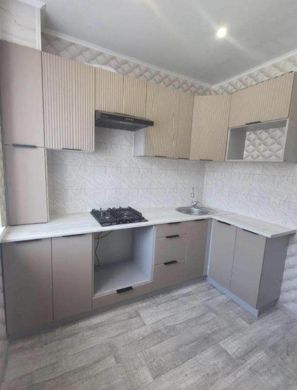 Продается 1-комнатная квартира  с евроремонтом по адресу:  г. - Новотроицк