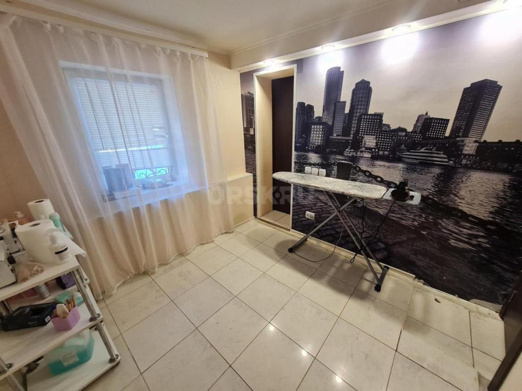 Продам просторный 2-х этажный жилой дом в прекрасном экологически чистом районе города по адресу: ул - Орск