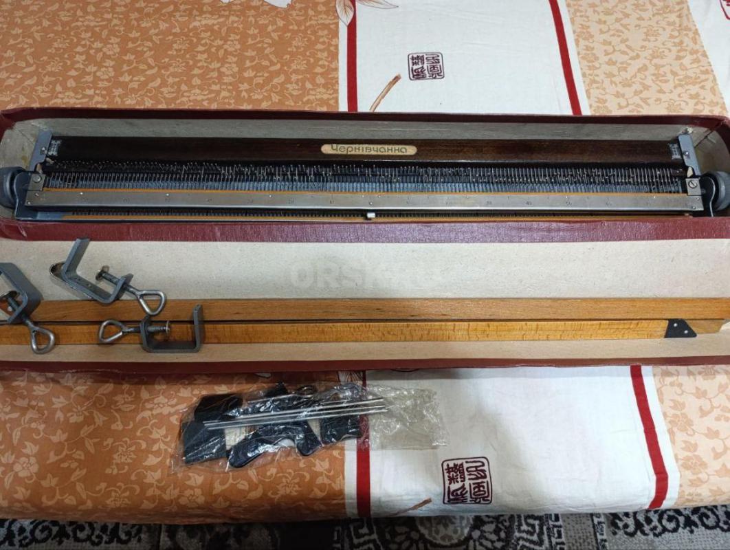 Продам три вязальные машинки) Две Нева-5(одна из них не использовалась совсем) и Чернивчанка. - Новотроицк