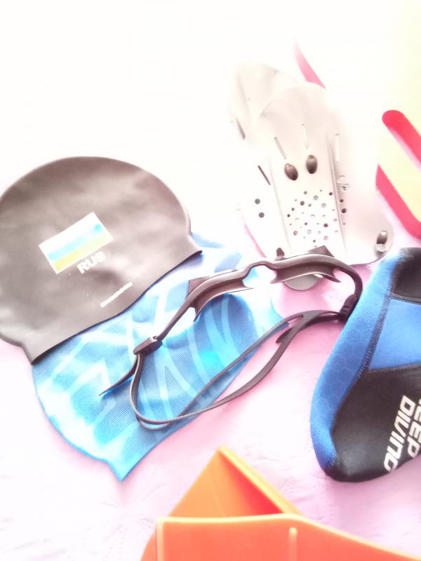 Продам все для плавания весь набор за 8000 ,отдельно ласты профессиональные 5000, ласты красные1000, - Новотроицк