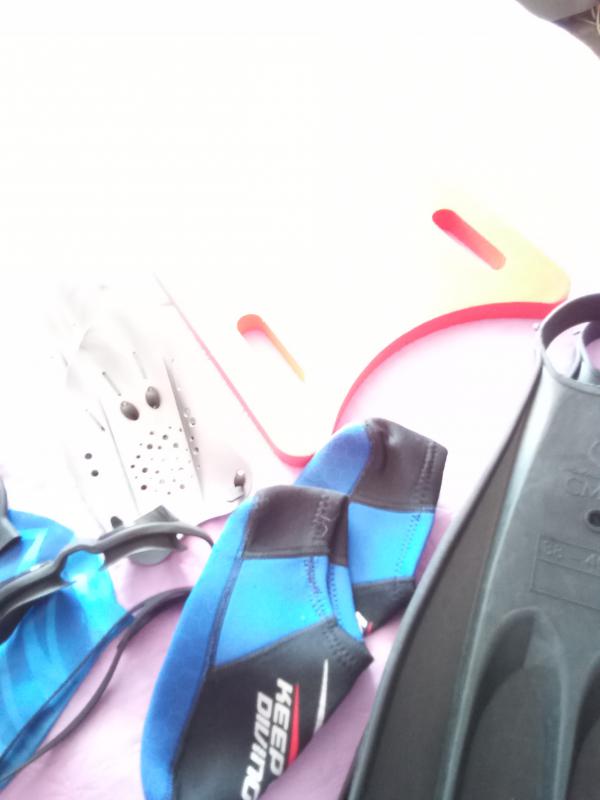 Продам все для плавания весь набор за 8000 ,отдельно ласты профессиональные 5000, ласты красные1000, - Новотроицк