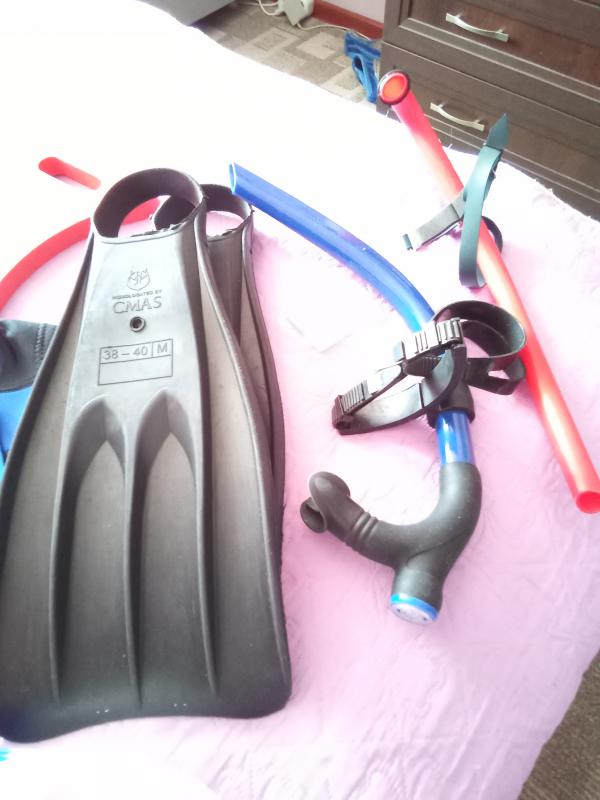 Продам все для плавания весь набор за 8000 ,отдельно ласты профессиональные 5000, ласты красные1000, - Новотроицк