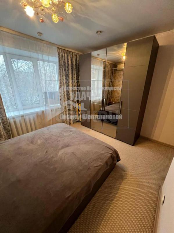 В продаже просторная 3-комнатная квартира улучшенной планировки на втором этаже, пятиэтажного панель - Орск