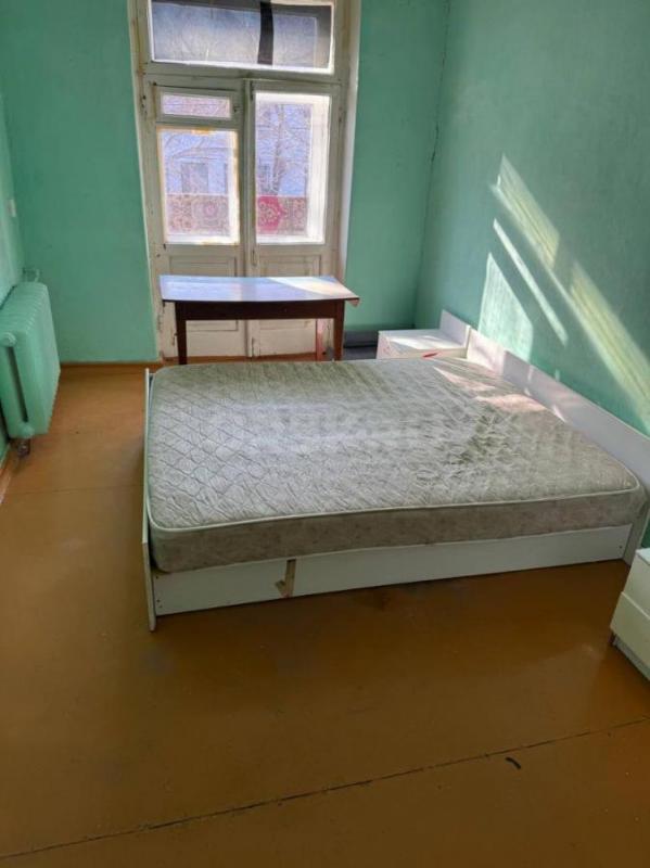 Сдаётся на длительный срок 3-х комнатная квартира в центре города по улице Суворова. - Орск