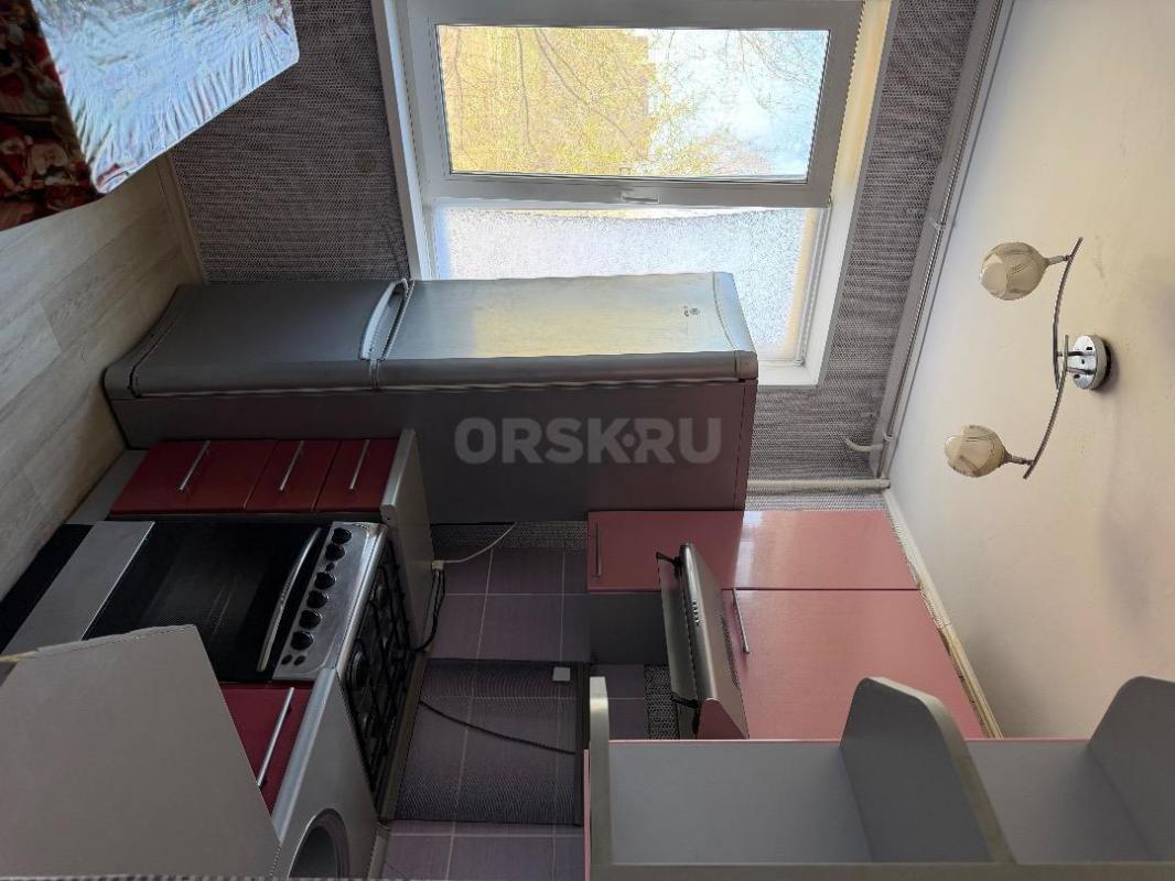 Сдам на длительный срок 2-х комнатную квартиру. 2-й этаж в  пятиэтажном доме. - Орск