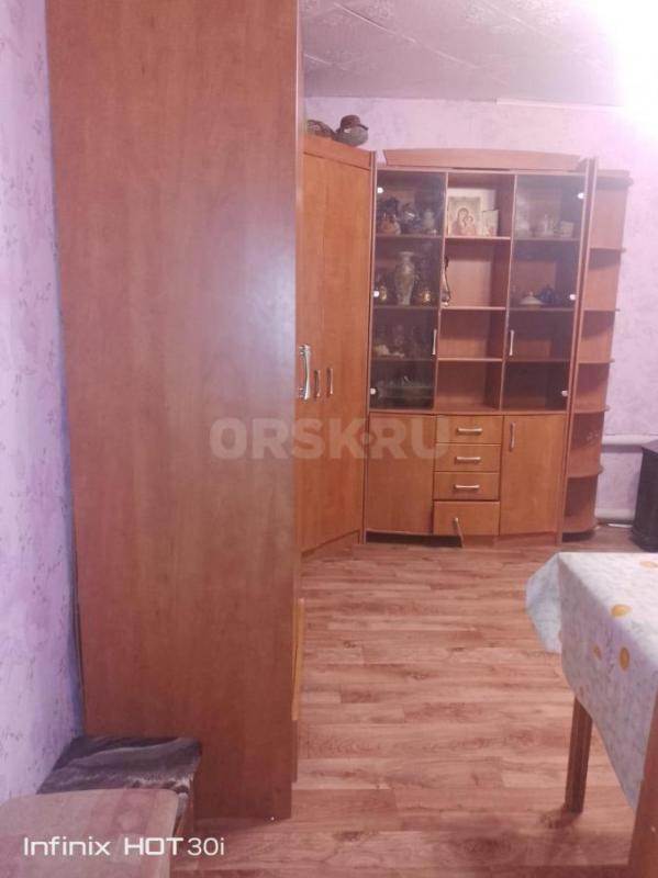 Дом четырёх квартирный, канализация, унитаз, воды нет, есть баня, 4 сотки земли. - Орск