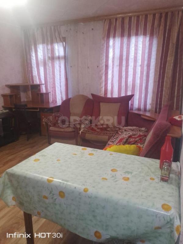 Дом четырёх квартирный, канализация, унитаз, воды нет, есть баня, 4 сотки земли. - Орск