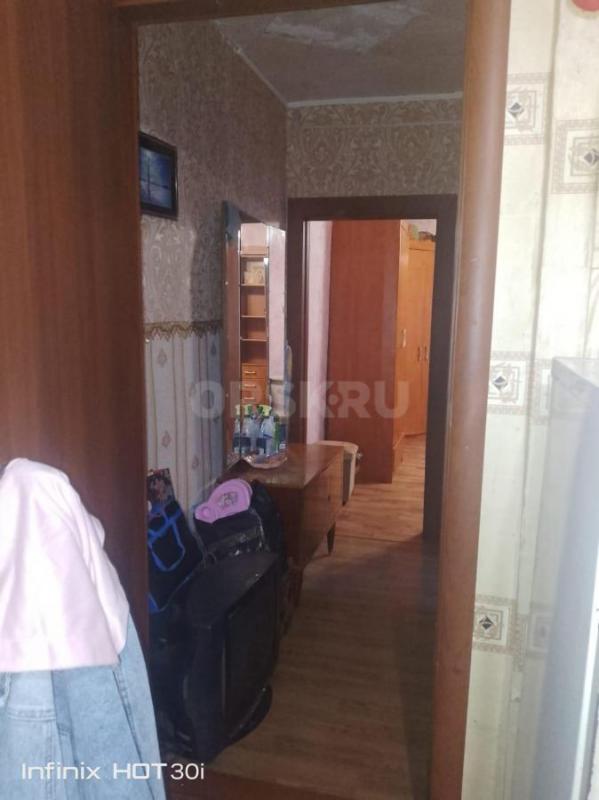 Дом четырёх квартирный, канализация, унитаз, воды нет, есть баня, 4 сотки земли. - Орск