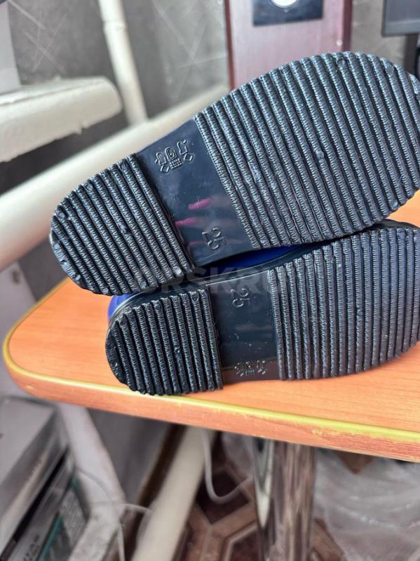 Продаем детская обувь резиновая демисизоная , нам не подошел размер , новые не носили на улице тольк - Орск