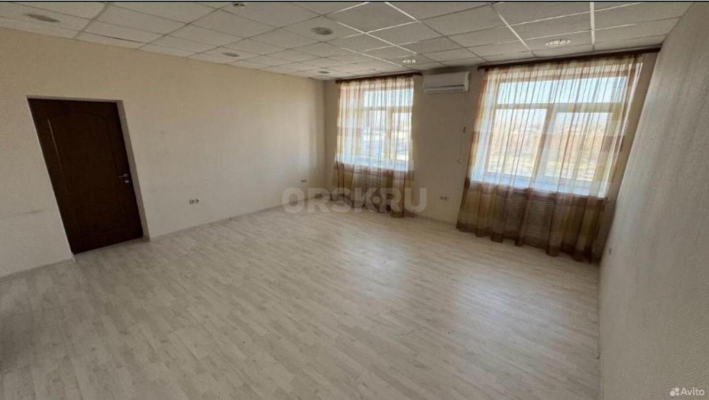 Сдаются в Аренду помещения(кабинеты) на 3-4 этажах, Конференц-зал  в здании гостиницы ФИЕСТА по адре - Орск