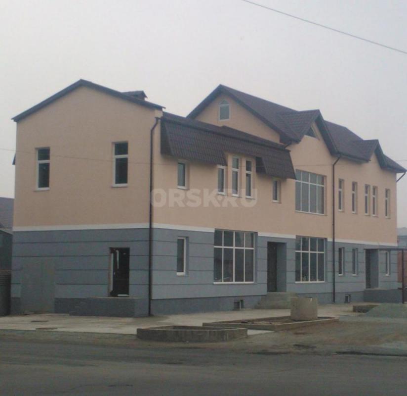 Сдаются площади от 18-130м² , на первом этаже, есть цольный этаж , высота потолков 4м. , под пункт в - Орск