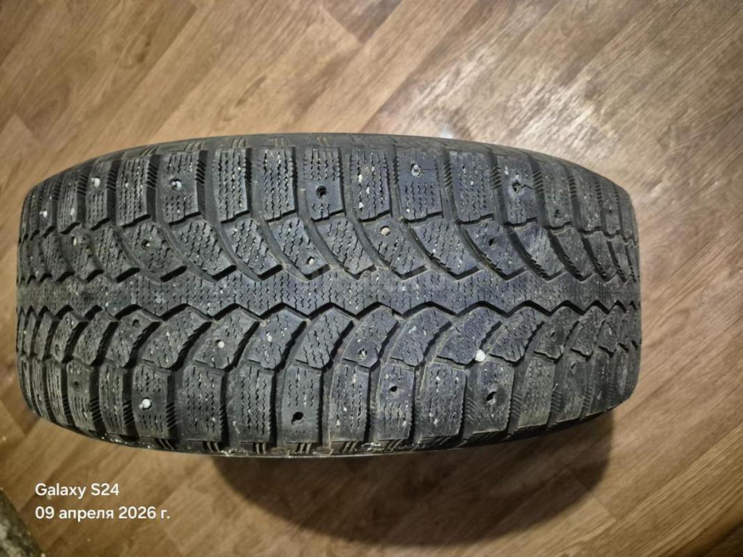 Продаю штампованное колесо R 15, размер 195 ×55, шипов практически нет, протектор хороший, внешних п - Орск