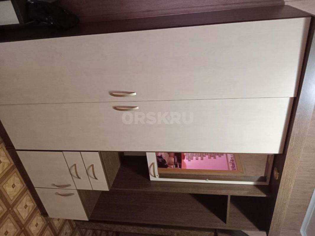 Продам: спальный гарнитур( шкаф распашной,кровать,две тумбы,туалетный столик), шкаф купе, прихожую, - Орск
