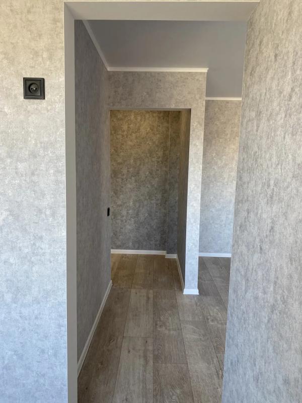 Продается 2х-комнатная квартира рядом с остановками "Строительный техникум"  и "Площа - Новотроицк