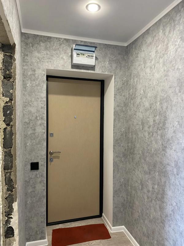 Продается 2х-комнатная квартира рядом с остановками "Строительный техникум"  и "Площа - Новотроицк