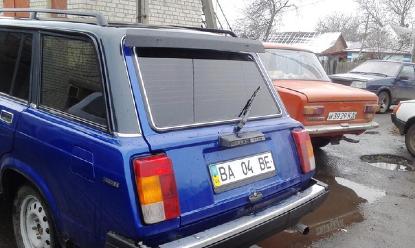 Продам металлический спойлер на ваз 2104 или ваз 2121 без креплений, недорого - Новотроицк