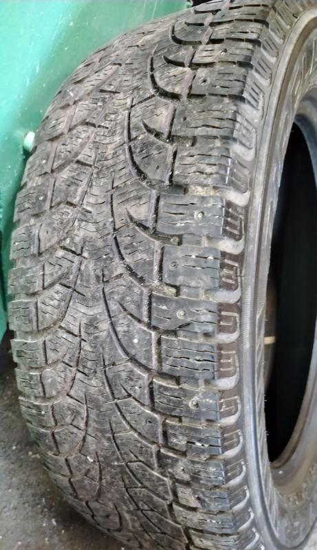 Продам комплект зимней резины PIRELLI winter 255/55/r18
Шипы повылетали, возможно для езды летом. - Новотроицк