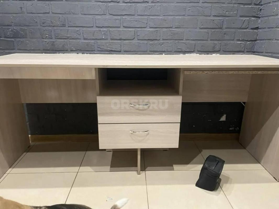 Продам письменный стол ( два рабочих места) Все характеристики на фото. - Орск
