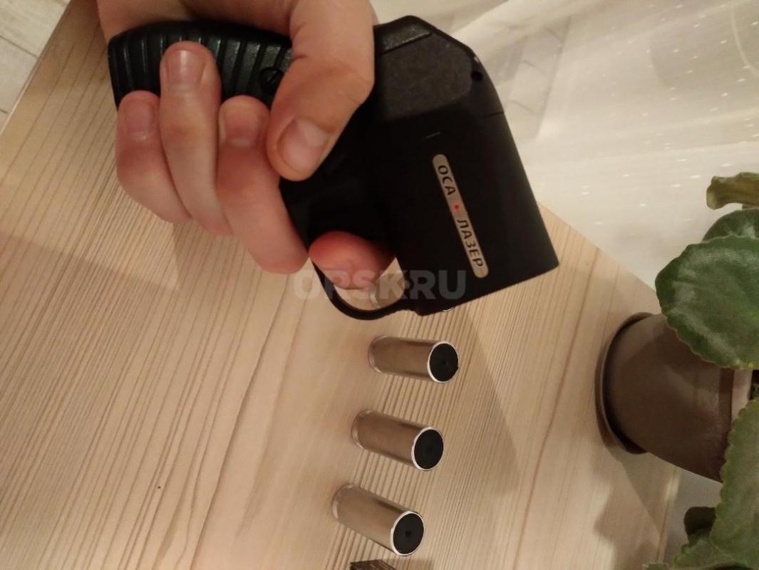 Продам травматический пистолет оса 18х45 с лазерным прицелом 2  кобуры нательная и на пояс. - Орск