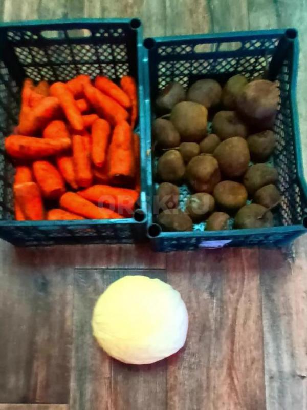 продам излишки с огорода свекла морковь  есть все по 1 мешку капуста есть еще  ЛУК   за кг - Орск