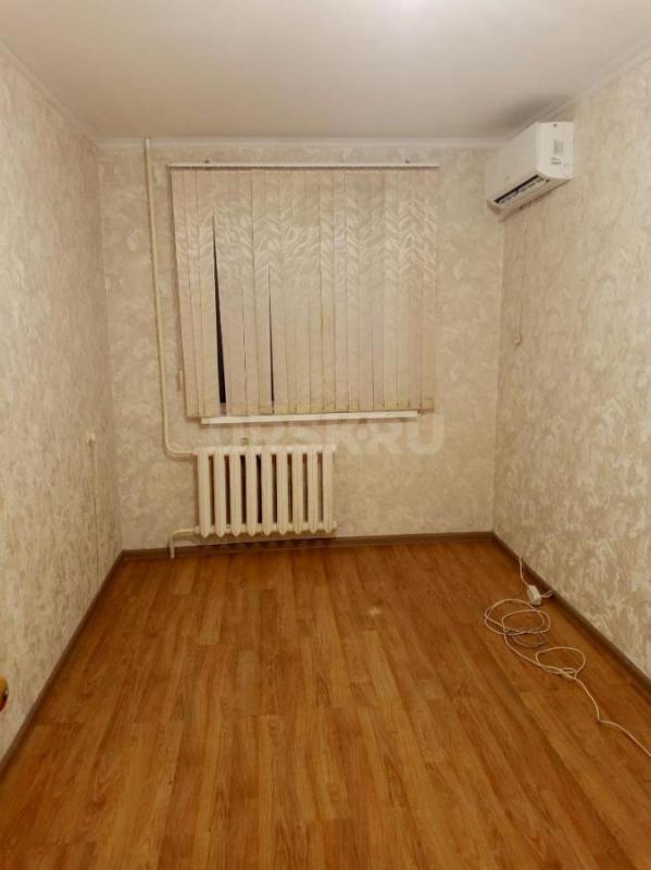 Сдам трехкомнатную квартиру  на остановке луч улица Кутузова 50 частично мебелерованная - Орск