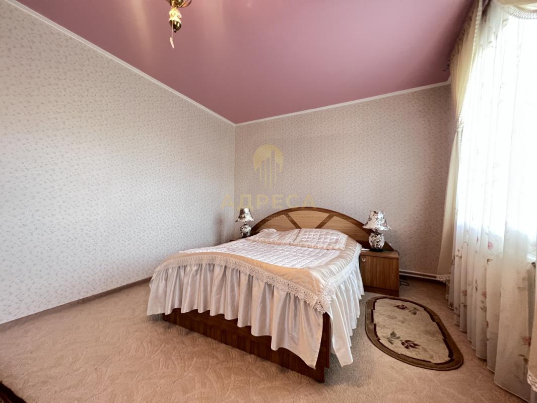 Продаётся 2-х этажный дом с земельным участком площадью 9 соток. - Кувандык