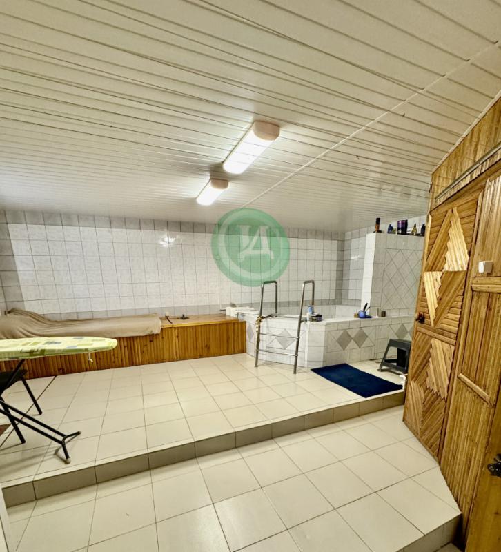 Предлагаем вашему вниманию уютный светлый 2-х этажный дом с подвалом на участке 13 соток, расположен - Орск