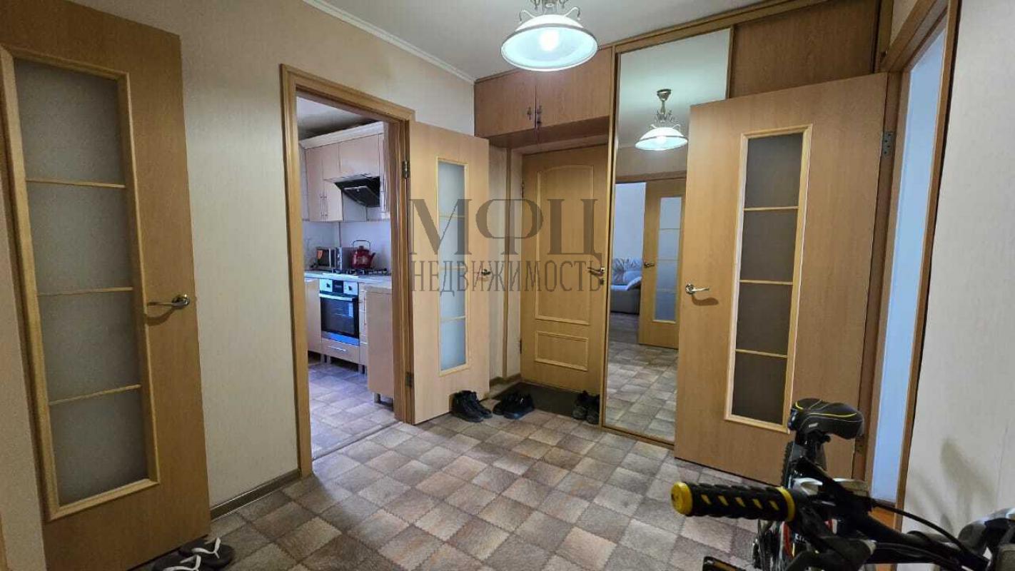 Продаётся замечательная тёплая квартира улучшенной планировки, расположенная по адресу: Просвещения, - Орск