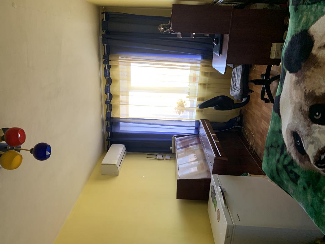 Продается 2-ух комнатная квартира в центре города, мебелирована, все что есть, остается. - Гай