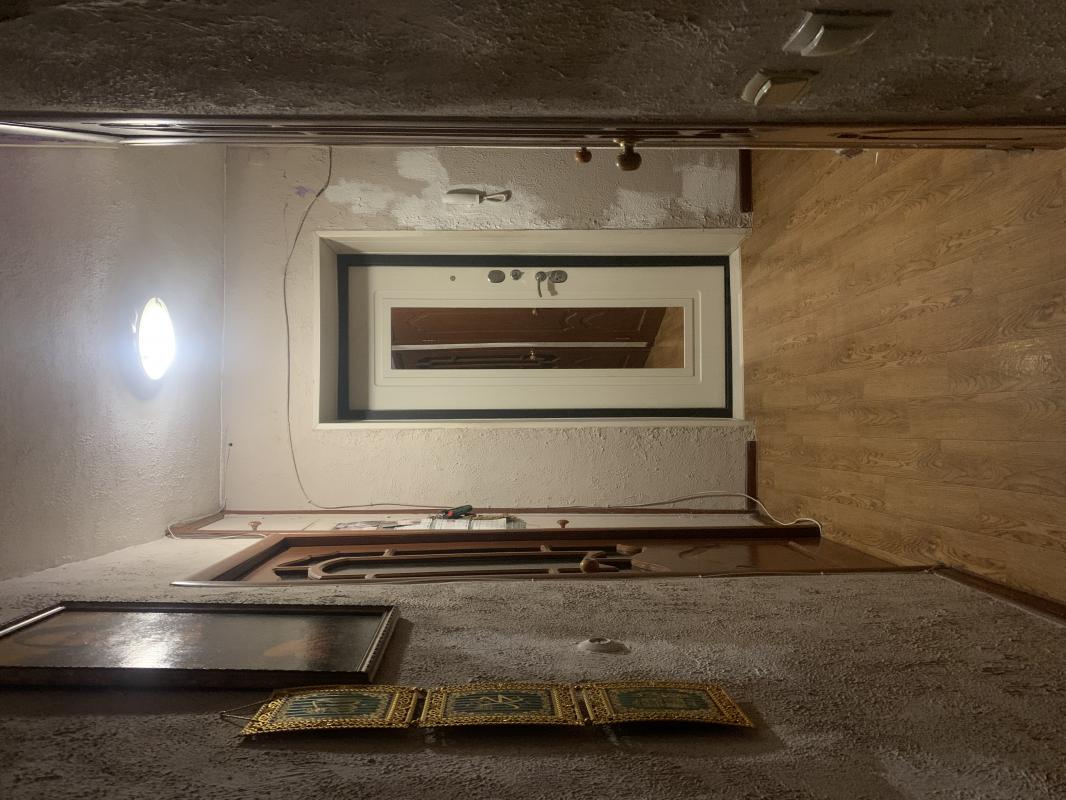 Продается 2-ух комнатная квартира в центре города, мебелирована, все что есть, остается. - Гай