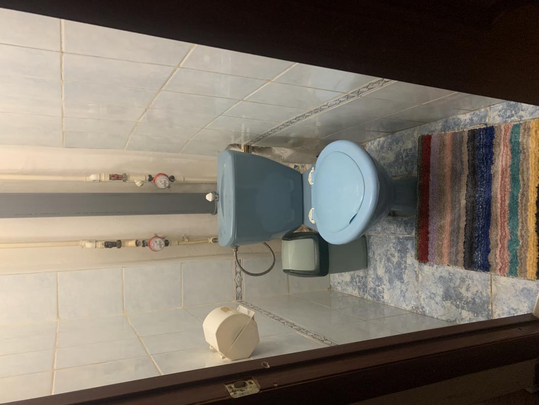 Продается 2-ух комнатная квартира в центре города, мебелирована, все что есть, остается. - Гай