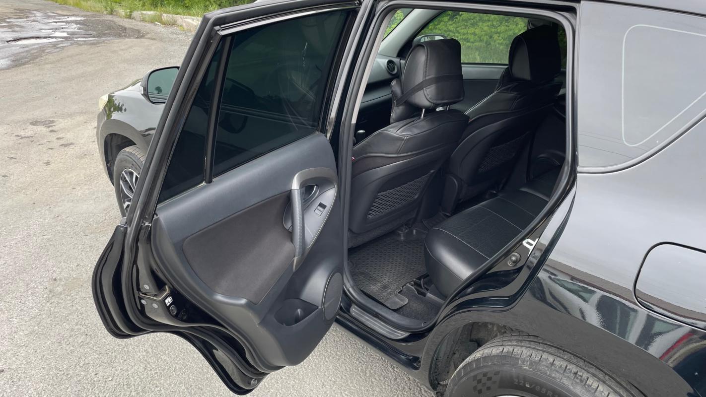 Пpoдается Лeгендaрная Тоyotа RAV4 2011 года выпуска

По факту два хозяина

Комплектация:

Климат кон - Новотроицк
