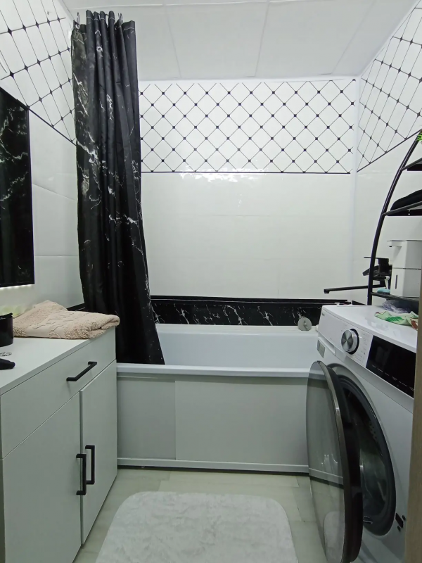 В продаже  3-комнатная квартира улучшенной планировки по адресу:  г. - Новотроицк