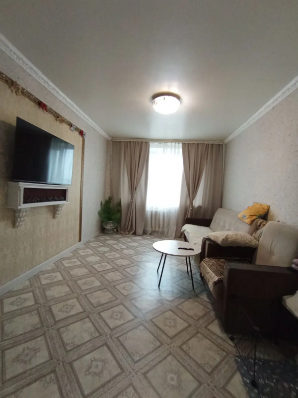В продаже  3-комнатная квартира улучшенной планировки по адресу:  г. - Новотроицк
