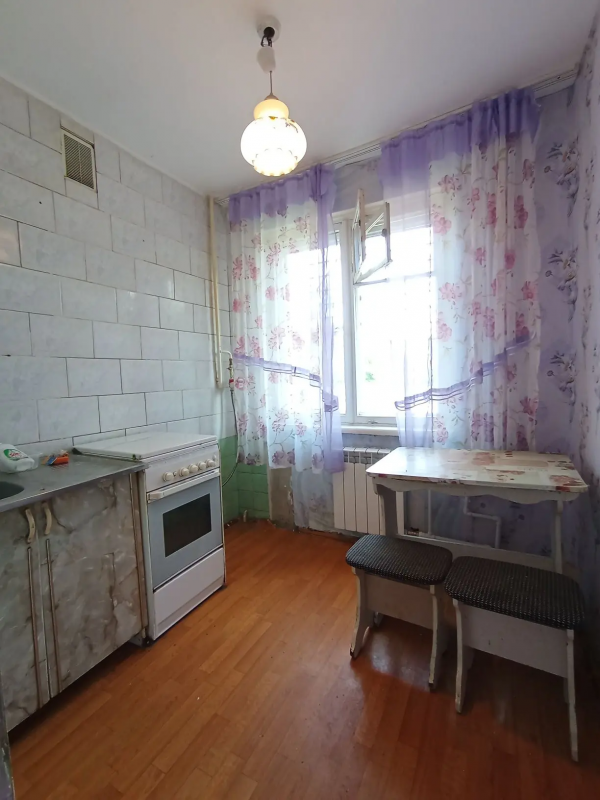 В продаже  2-комнатная квартира по адресу:  г. - Новотроицк