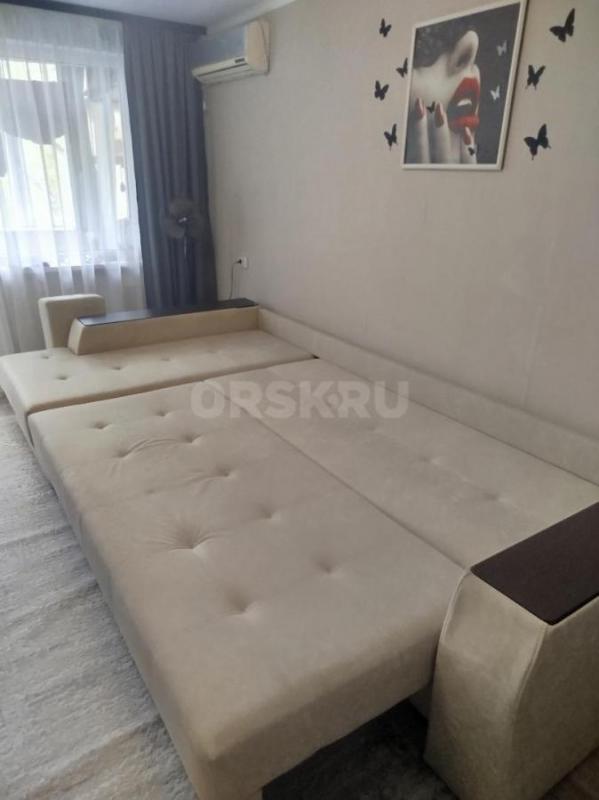 Продам угловой диван с ящиками внутри . - Орск