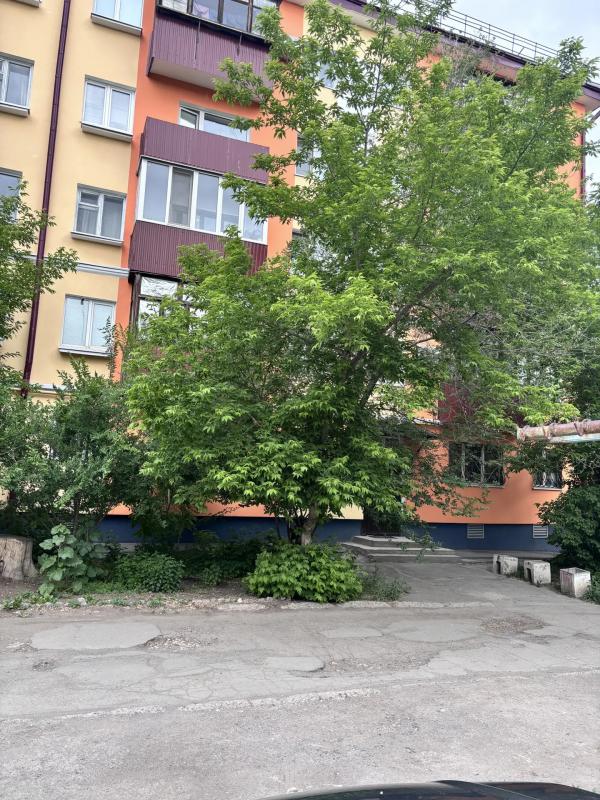 Продам 3х комнатную квартиру по адресу Советская 61, дом расположен в центре города, остановка возле - Новотроицк