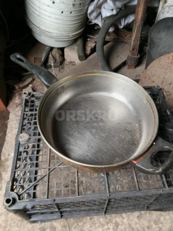 Продам противни , сковородки, мясорубку, закрутки по договоренности. - Орск