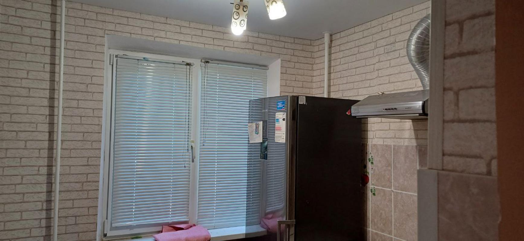Продам 2х комнатную квартиру, тёплую квартиру с раздельными ходами. - Новотроицк